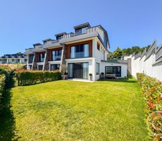 ZEKERİYAKÖY'DE AURA EVLERİ'NDE 4+1 ÖNÜ AÇIK MANZARALI MÜSTAKİL BAHÇELİ SATILIK VİLLA!