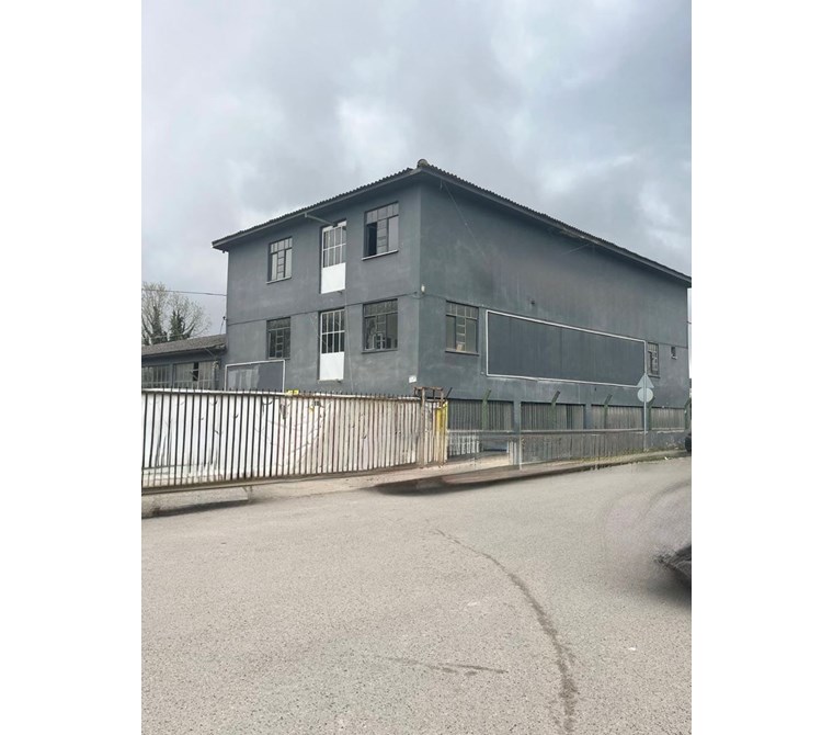 SANAYİ MAH.MERKEZİ KONUMDA KULLANIŞLI 2800 m2 KİRALIK DEPO