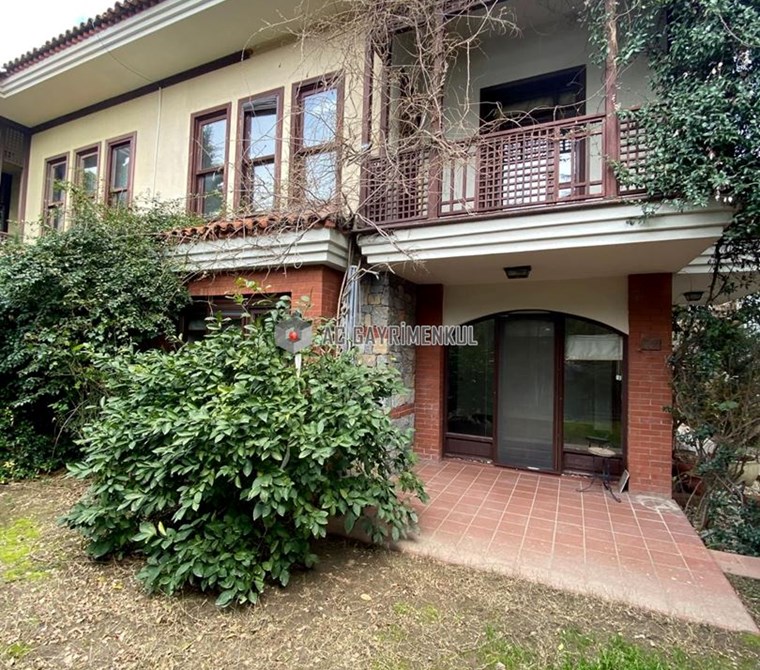 Çengelköy Konaklarında Ofis&Konut Kullanımına Uygun 400M² 5+3 Villa