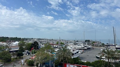 Kalamış Marina Karşısında Geniş Teraslı Konuta Ofise 3+1