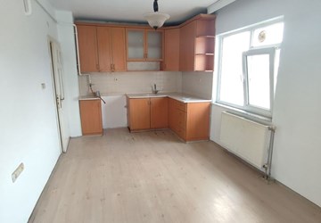 Bolu İZZET BAYSAL Mah. 3 Katlı Binanın 3.Katı 2+1 Kiralık Daire