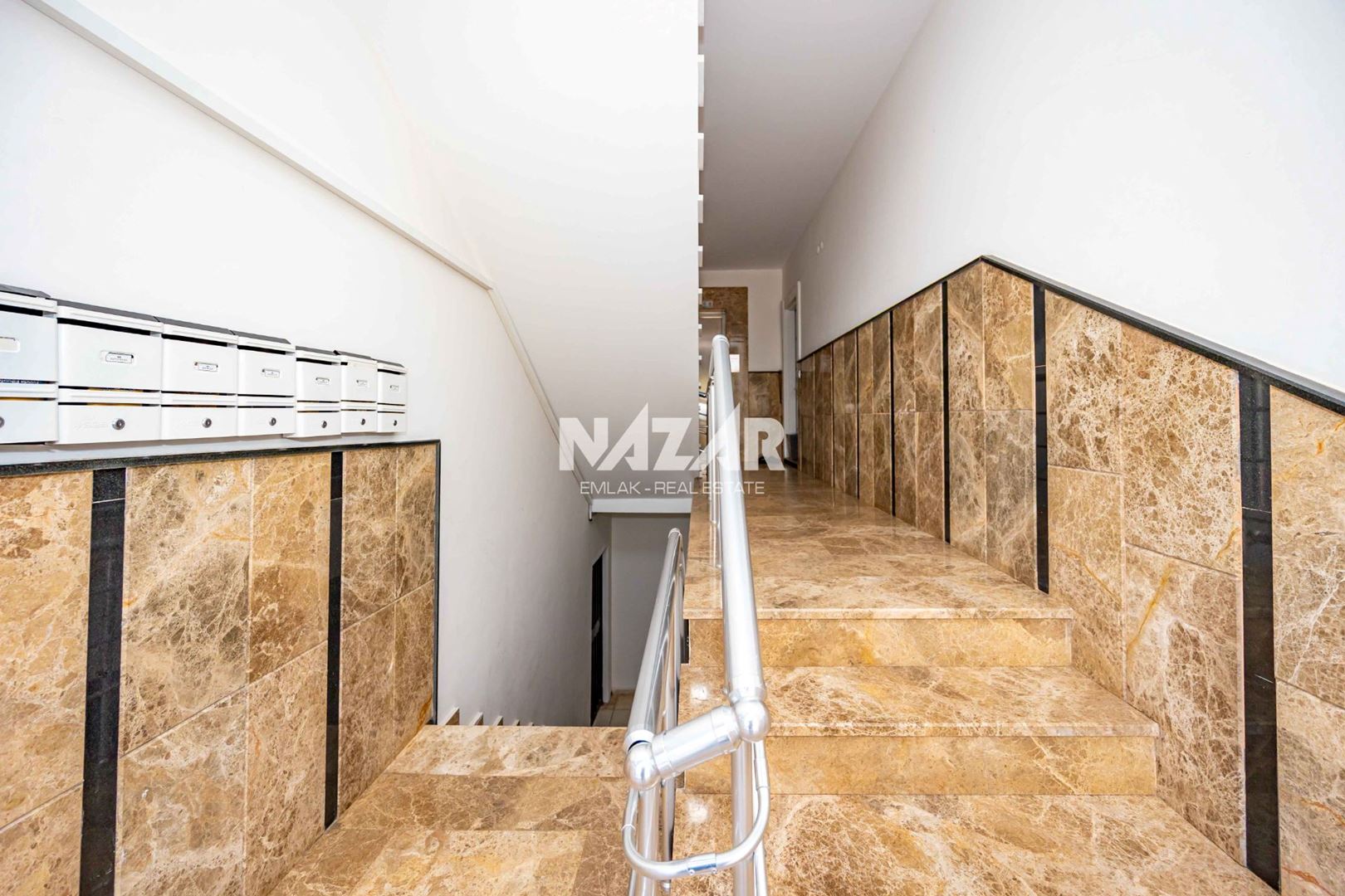 Alanya Oba’da Satılık 3+1 Eşyalı Geniş Daire – 180 m2