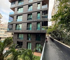 Nişantaşı Teşvikiye Site İçinde Balkonlu Otoparklı Şık 2+1 Daire