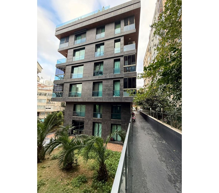 Nişantaşı Teşvikiye Site İçinde Balkonlu Otoparklı Şık 2+1 Daire