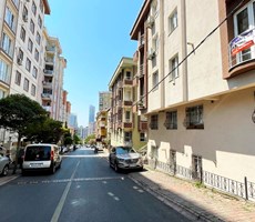 İstanbul Finans Merkezi Yakını Cadde Üzeri Kullanışlı Kiralık 2+1 Daire