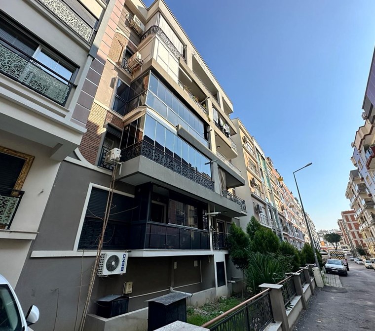 Karşıyaka Yeni Girne caddesi yakını satılık 3+1 daire