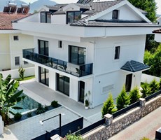 Fethiye Akarca’da Satılık Özel Havuzlu 6+1 Lüks Villa – Merkezi Lokasyon, Üst Düzey Konfor