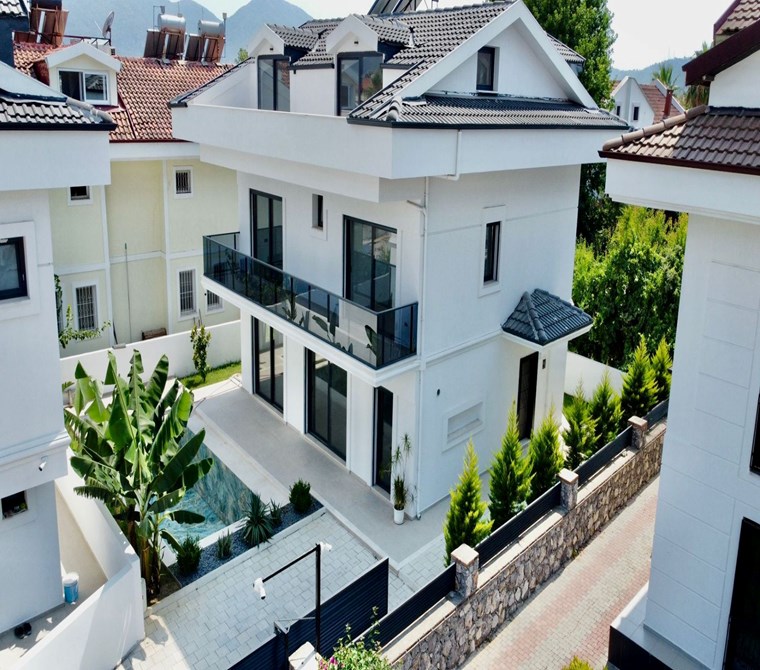 Fethiye Akarca’da Satılık Özel Havuzlu 6+1 Lüks Villa – Merkezi Lokasyon, Üst Düzey Konfor