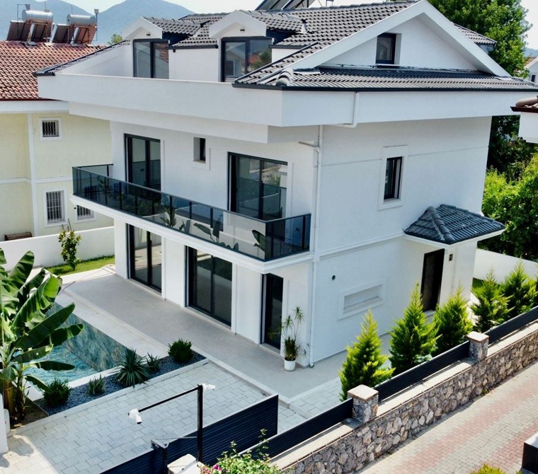 Fethiye Akarca’da Satılık Özel Havuzlu 6+1 Lüks Villa – Merkezi Lokasyon, Üst Düzey Konfor