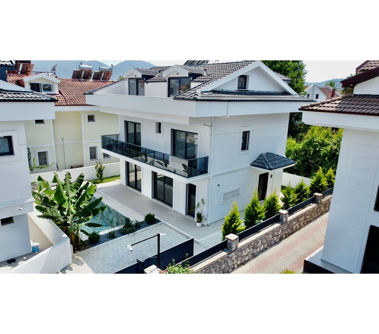 Fethiye Akarca’da Satılık Özel Havuzlu 6+1 Lüks Villa – Merkezi Lokasyon, Üst Düzey Konfor