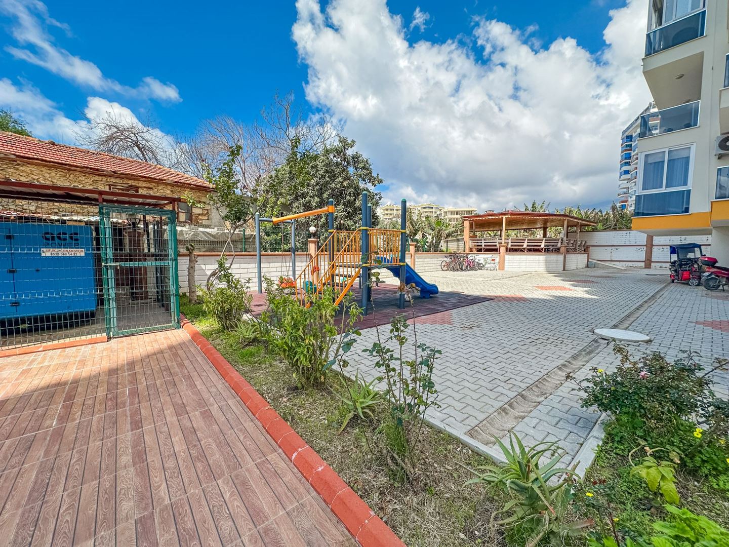 ALANYA MAHMUTLAR’DA DENİZE 600 M LÜKS EŞYALI 2+1 DAİRE