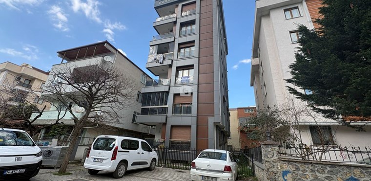 KARTAL KARLIKTEPE KATTA TEK SATILIK 3+1 DAİRE