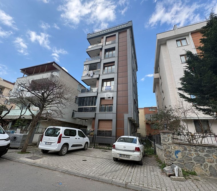 KARTAL KARLIKTEPE KATTA TEK SATILIK 3+1 DAİRE