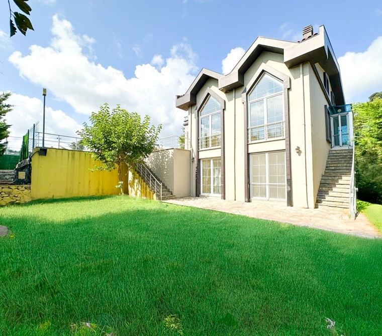 USKUMRUKÖY DONANIMLI SİTEDE SATILIK 5+2 MÜSTAKİL SATILIK VİLLA