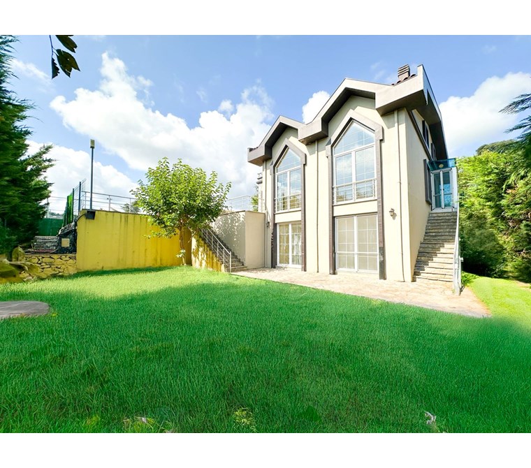 USKUMRUKÖY DONANIMLI SİTEDE SATILIK 5+2 MÜSTAKİL SATILIK VİLLA