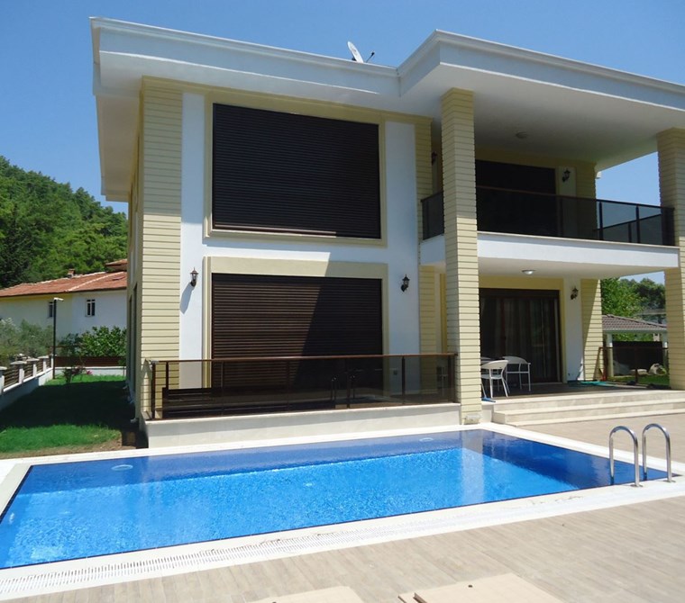 MÜJGAN EMLAKTAN MUĞLA MARMARİS İÇMELERDE 300 M2 MÜSTAKIL VİLLA