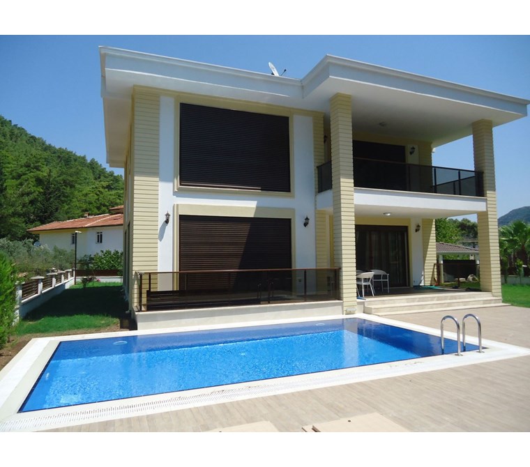 MÜJGAN EMLAKTAN MUĞLA MARMARİS İÇMELERDE 300 M2 MÜSTAKIL VİLLA