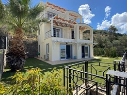 Gündoğan'da Deniz Manzaralı 3+1 Aylık Kiralık Müstakil Villa