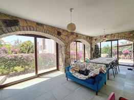 YALIKAVAK MERKEZDE SİTE İÇİ BAHCE KATI 2+1 MASRAFSIZ LÜKS DAİRE