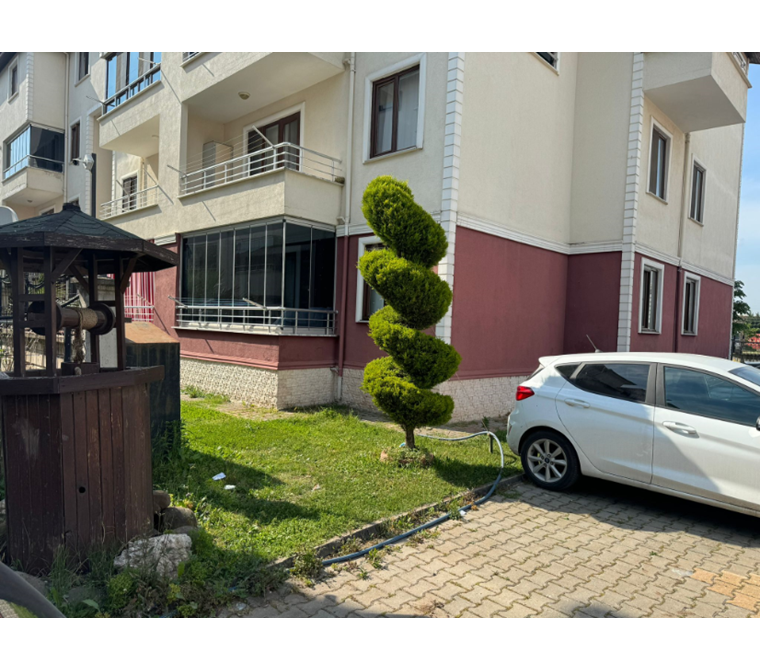 GÖLCÜK YAZLIK'TA ULAŞIMI KOLAY SİTE İÇİNDE 3+1 KONFORLU DAİRE