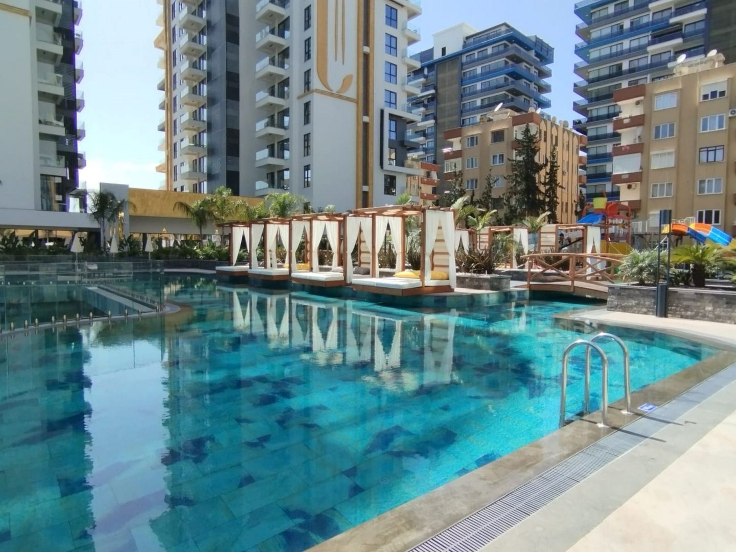 ALANYA MAHMUTLARDA MUHTEŞEM DENİZ MANZARALI FULL EŞYALI 2+1 SATILIK DAİRE · 14 · Fotoğraflar
