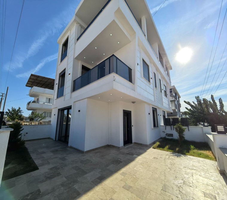 Didim Hisar’da Deniz Manzaralı 3+1 Tripleks Köşe Villa