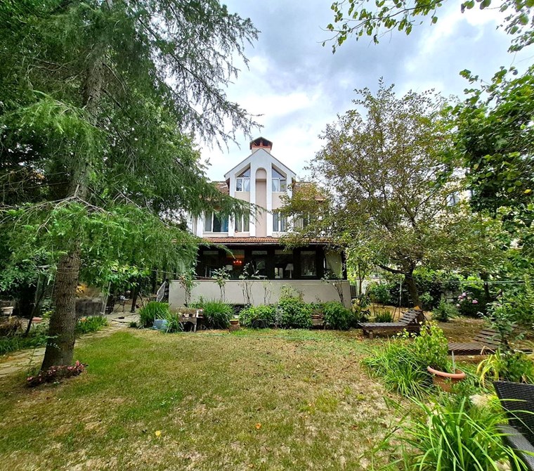 Demirciköy'de Site İçerisinde 600 m² Bahçeli Müstakil Villa