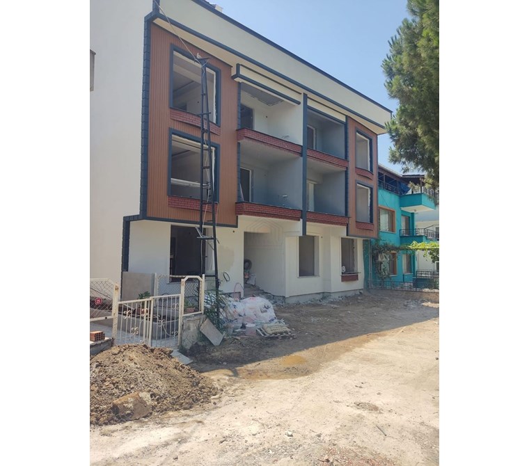 ÇANAKKALE ÇARDAK'TA BOĞAZ VE KÖPRÜ MANZARALI SATILIK 2+1 DAİRE