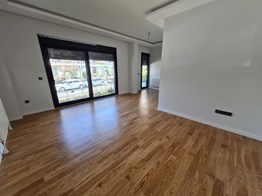 Kalamış Sahile 3. Bina Konumda Az Katlı 2+1