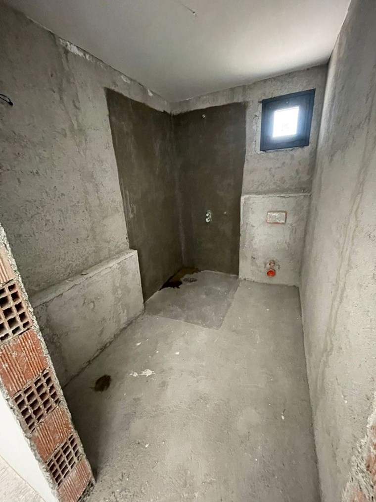 İzmir Menderes Küner'de Natamam Müstakil Ev ve 2000m2 Arsa