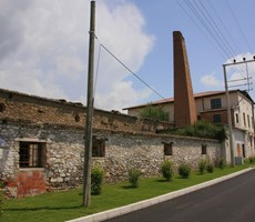 İzmir Bayındırda Satılık Tarihi Zeytinyağı Fabrikası, Depolar ve Taş Evler