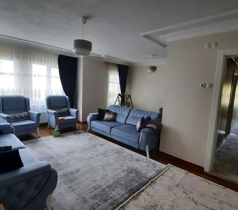 Metrobüse ve E5 e Yakın Büyükşehir Sitesinde 3+1 Satılık Daire