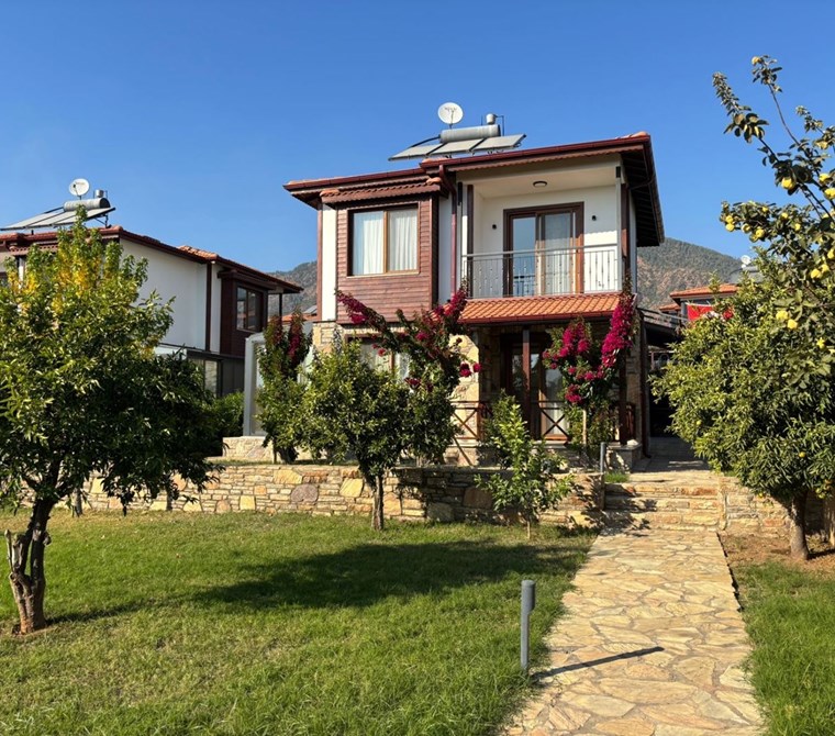 Muğla Köyceğiz de Eşsiz Göl Manzaralı Villa
