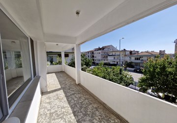 ALTIN EMLAKTAN ARMUTÇUK ESKİ PAZAR YERİNDE KİRALIK 3+1 DAİRE