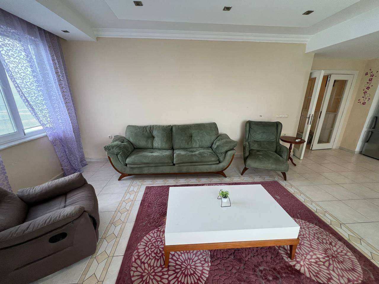 ALANYA TOSMUR’DA DENİZE 250 M FULL AKTİVİTELİ EŞYALI 2+1 DAİRE