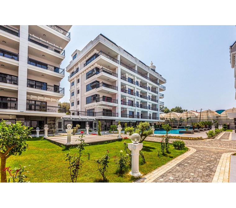 Luxurious dublex 3+1 apartment in the premium TOPRAK PALACE complex 50 m for the sea