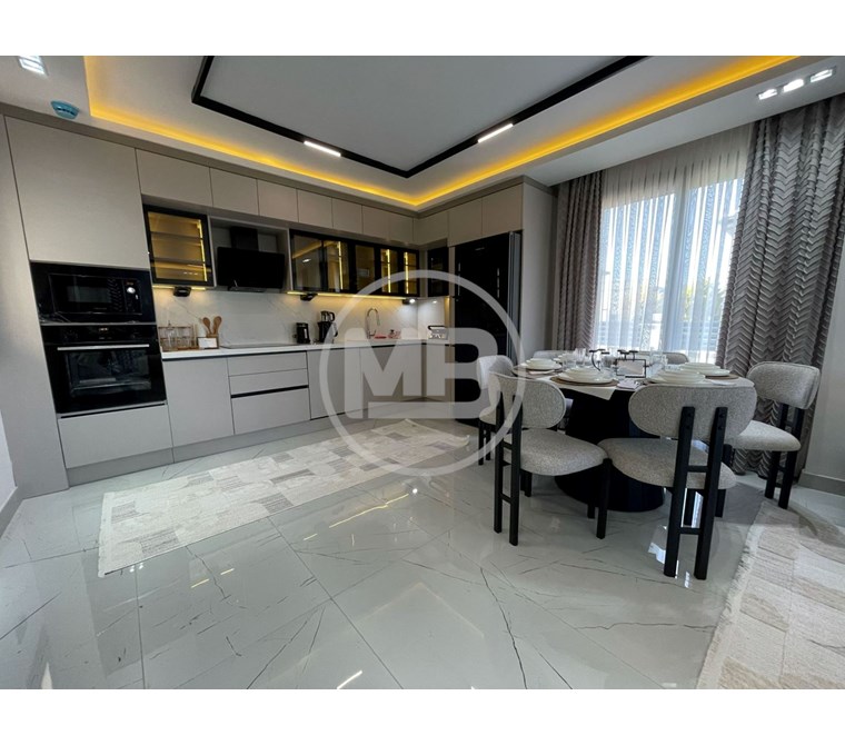 DİDİM ALTINKUM' DA DENİZE 650 M. MESAFEDE FULL EŞYALI & HAVUZLU 4+1 TRİPLEKS VİLLA