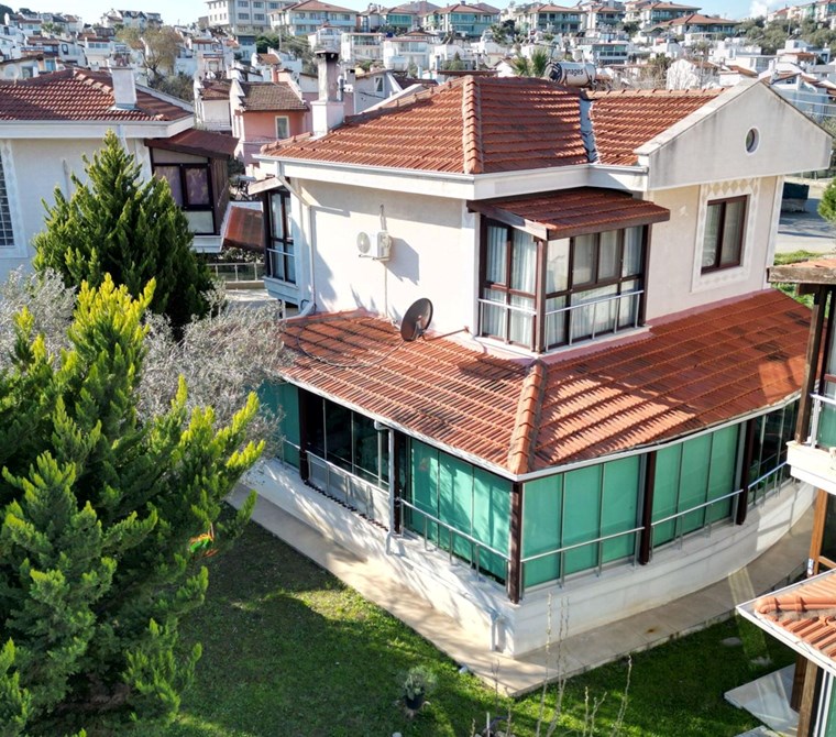 Altın Emlaktan Ayvalıkta Satılık 3+1 Masrafsız Villa