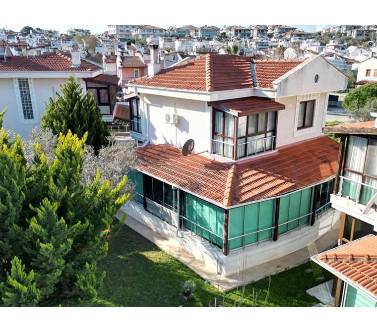 Altın Emlaktan Ayvalıkta Satılık 3+1 Masrafsız Villa