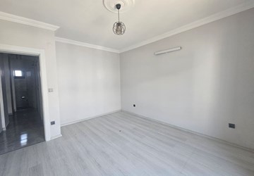 Ulaşımı kolay merkezi konumda kiralık geniş daire...