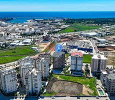 Antalya Konyaaltı'nda Plaja Yakın Havuzlu Sitede Deniz ve Dağ Manzaralı Satılık Daire