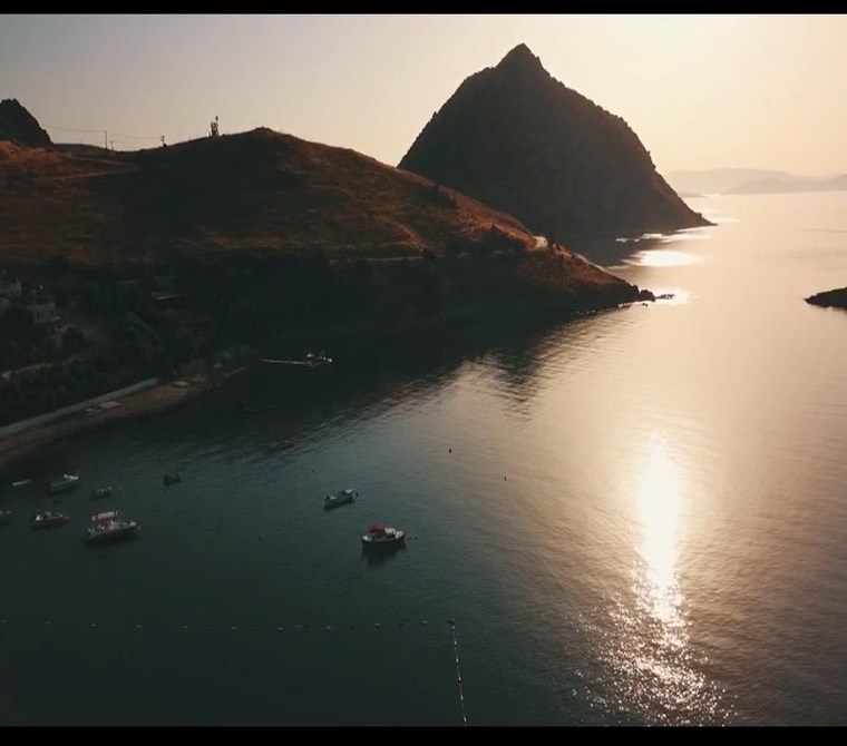 BODRUM AKYARLAR’DA ÖZEL PLAJLI PRESTİJLİ SİTEDE TAM DONANIMLI 3+1 VİLLA