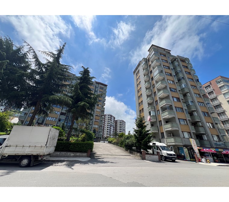 Trabzon Akçaabat Yıldızlı'da Satılık 4+1 Geniş Daire, Deniz Manzaralı, 265 m²