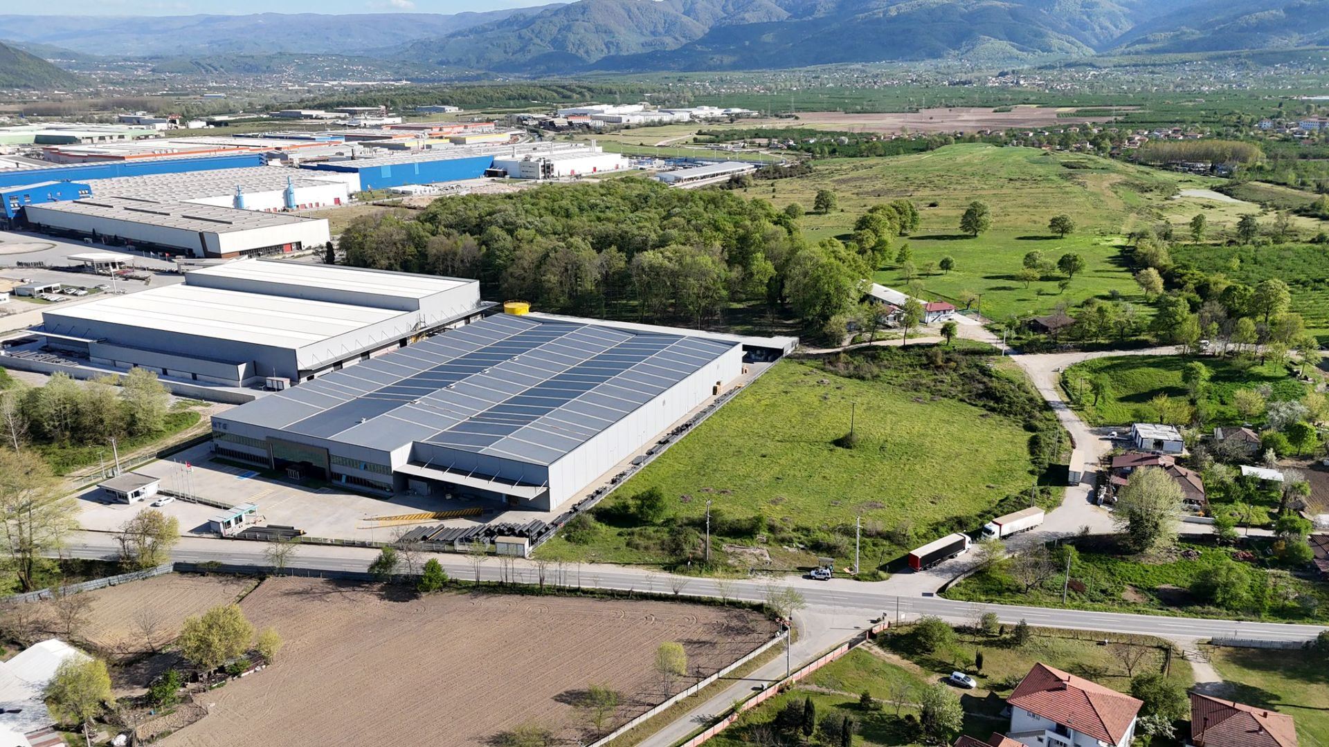 SAKARYA KARAPÜRÇEK’TE 14.081 m² TEK PARÇA SATILIK SANAYİ ARSASI