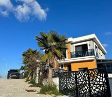 İzmir Çeşme Alaçatı Köy İçi Hacımemiş Havuzlu Müstakil Tripleks Villa