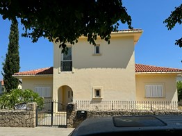 Girne Alsancak Bolgesinde Satılık Villa