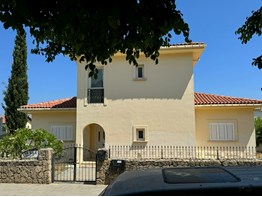 Girne Alsancak Bolgesinde Satılık Villa