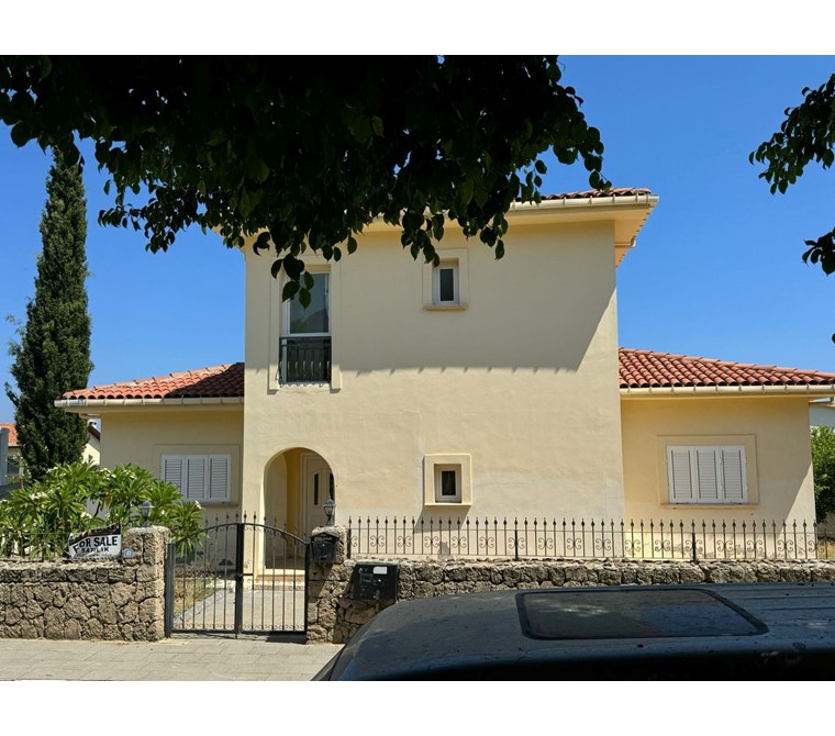 Girne Alsancak Bolgesinde Satılık Villa