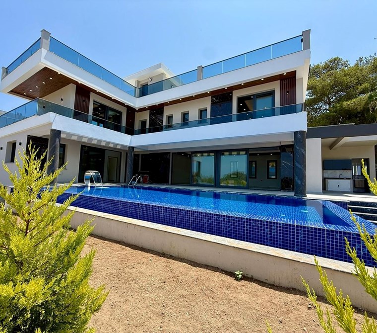 Satılık Türk Tapulu Ultura Lüks Tripleks Villa - Edremit, Girne, Kuzey Kıbrıs