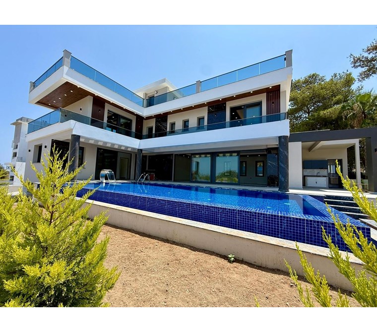 Satılık Türk Tapulu Ultura Lüks Tripleks Villa - Edremit, Girne, Kuzey Kıbrıs